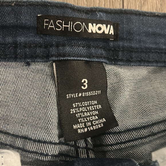 FASHIONOVA ripped jeans - Picture 6 of 7